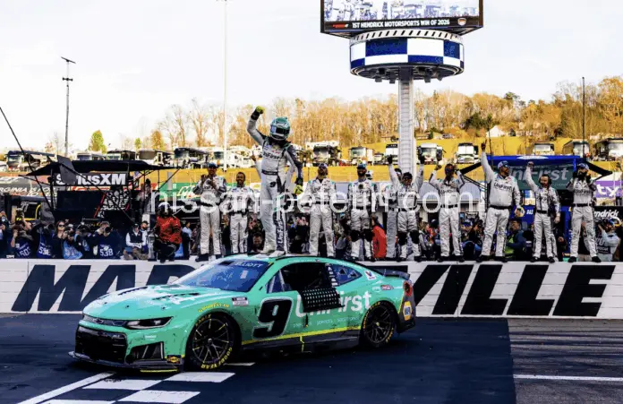 Chase Elliott Menang Dramatis di Martinsville, Playoff NASCAR Makin Panas